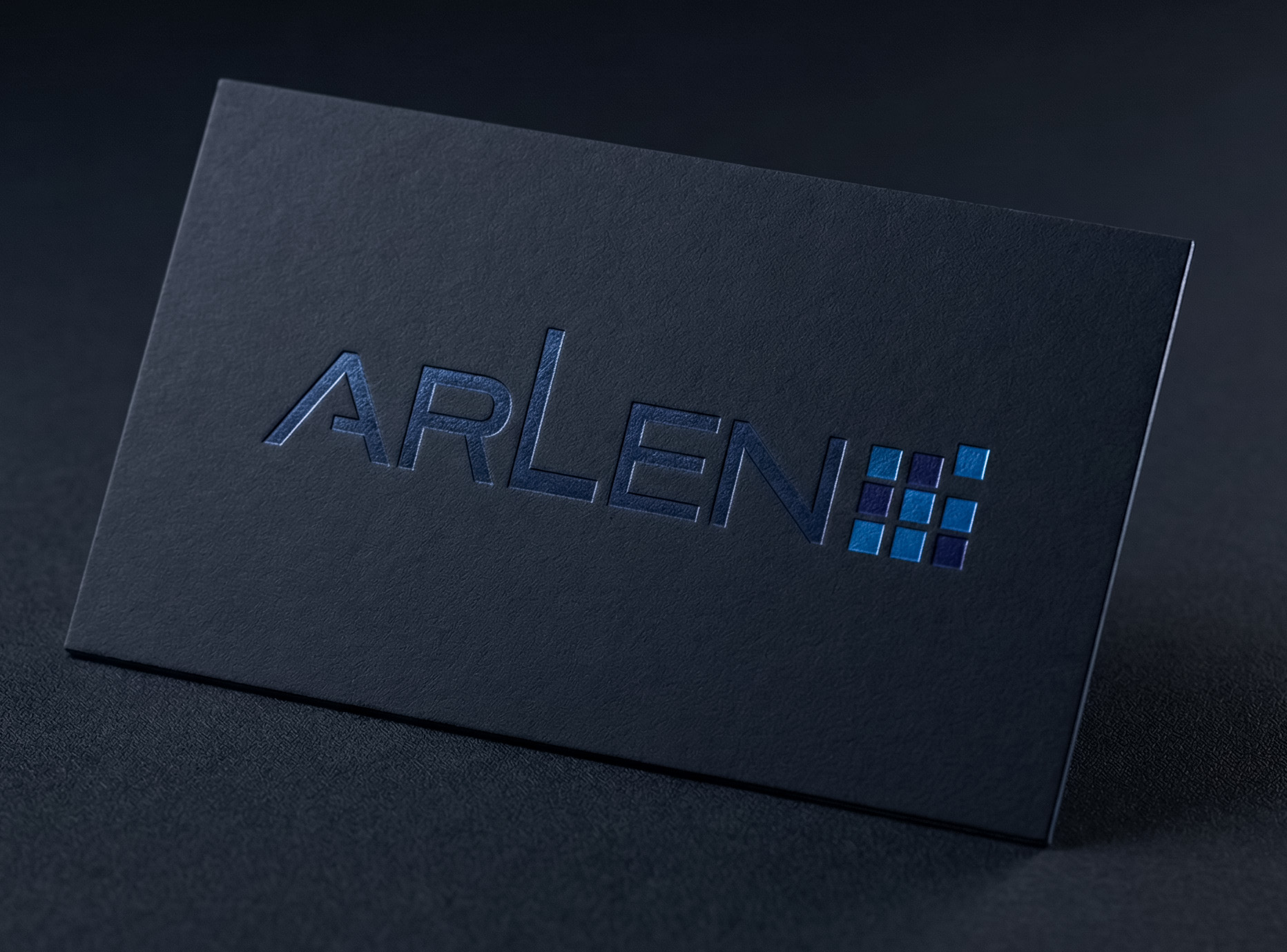 Bunte Heißfolienprägung – schwarzes Buch mit blauem Logo